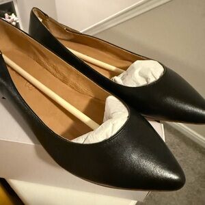 Aldo Leather Black Pointed-Toe Flats Elegant Minimalist Design Size 9